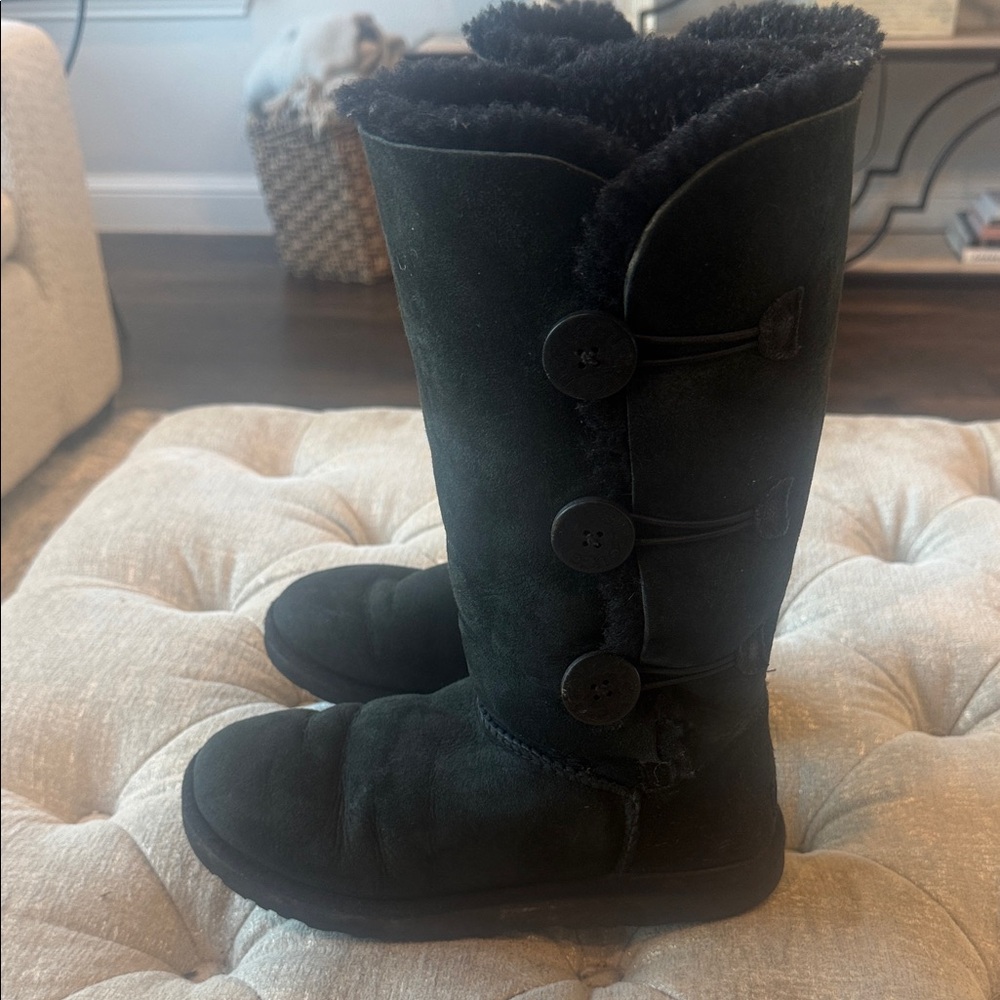 Ugg Women’s 8 Black Suede Button-Accent Boots - Picture 2 of 4